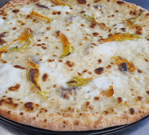 Bianca,bufala,acciughe e fiori di zucca 