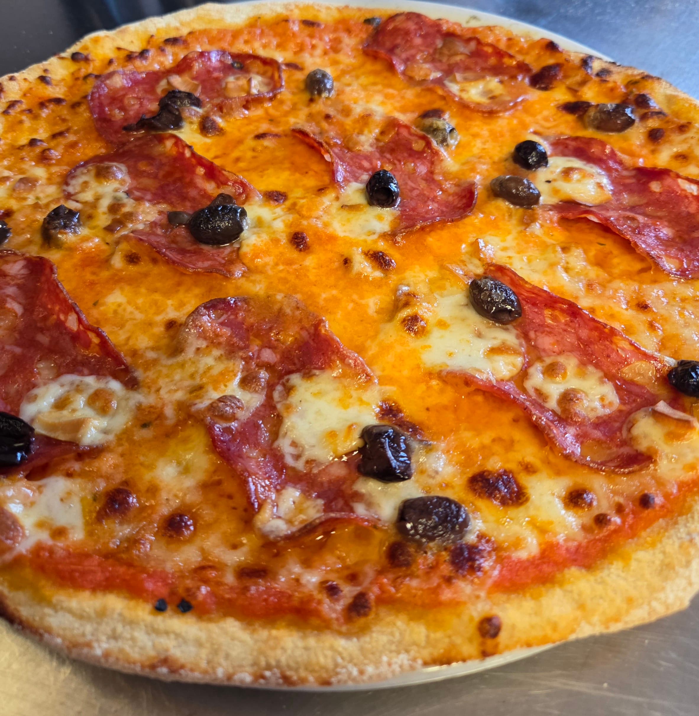 Salame piccante,provola affumicata e olive taggiasche 